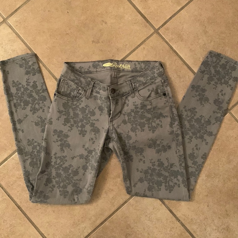 Old Navy “The Rockstar” floral skinny jeans Size: 2